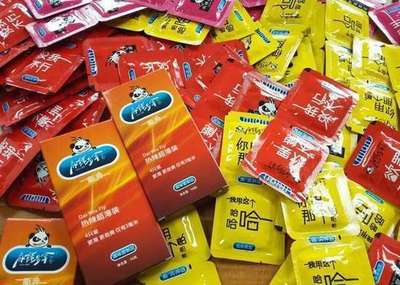 買(mǎi)的避孕套包裝外有油